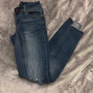 medium washed skinny jeans